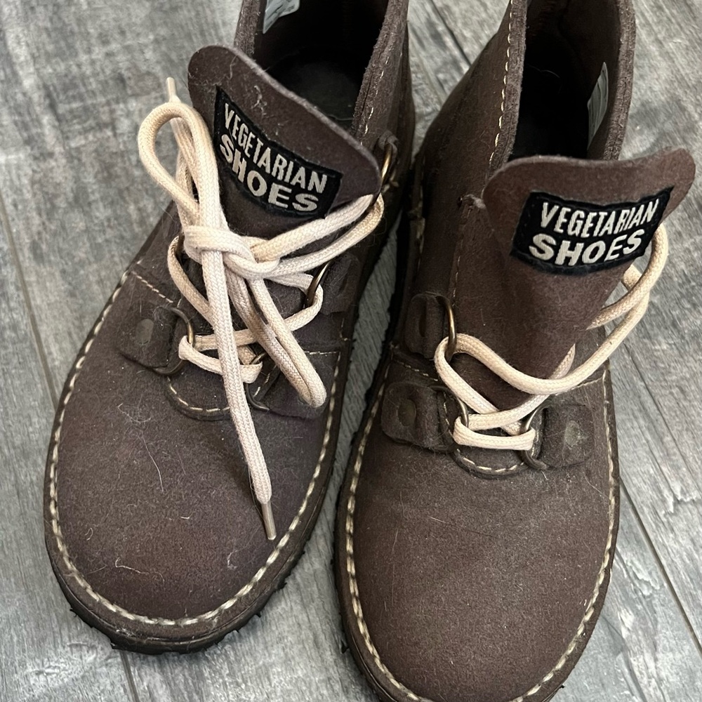 Vegetarian Shoes Retread Bush Boot in Brown - size 36/5.5